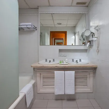 Hotel Nh Luz 4*